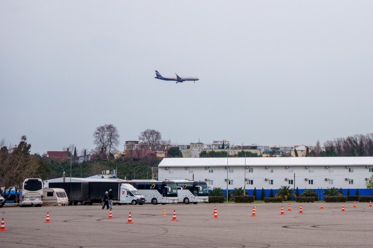 Десять рейсов ушли на запасные аэродромы из-за ночных ограничений в Краснодарском крае