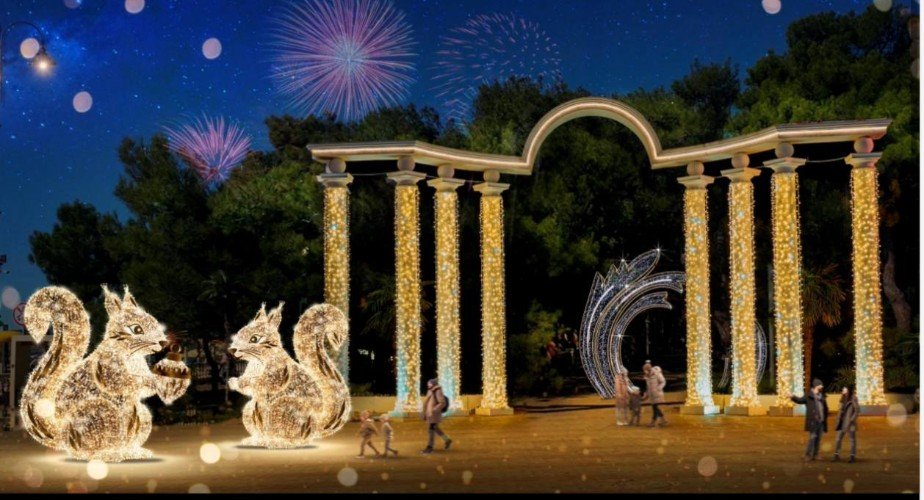 светящиеся белки стоят на улице