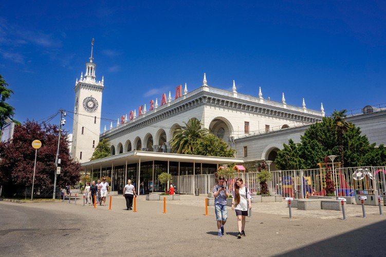 Вокзальная площадь в Сочи