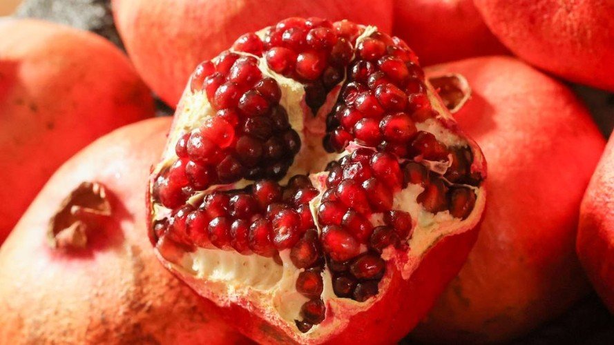 гранаты лежат в ящике