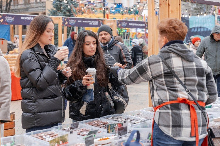 Покупатели на ярмарк