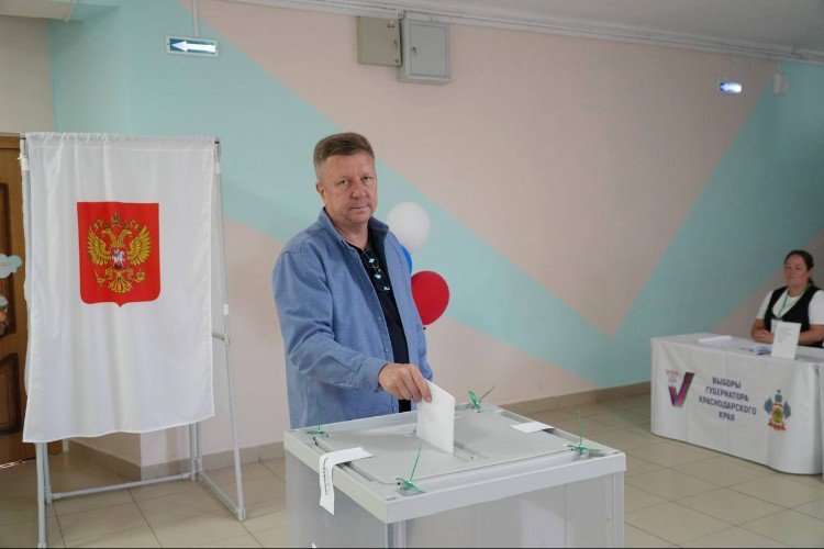 Сергей Лесь голосует на выборах