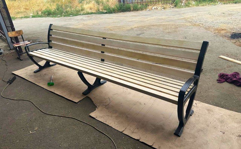 лавка стоит на фанере