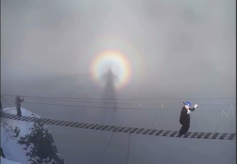 Броккенский призрак в горах