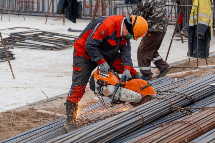 Рабочий на стройке