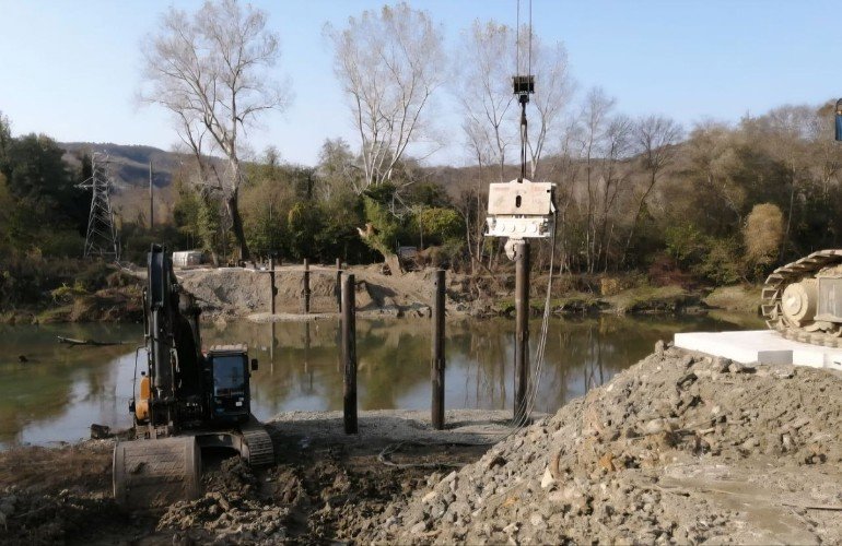 Бесконечный кошмар Лермонтово: временный мост через реку Шапсухо обещают построить до 1 декабря