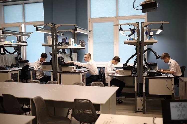 Учащиеся за работой