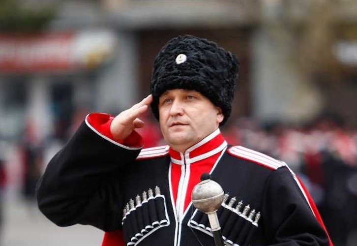 Александр Власов марширует с булавой