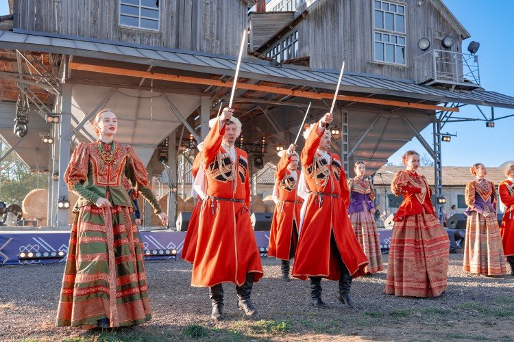 казаки танцуют