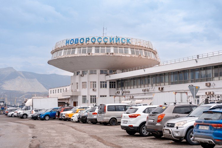 вид на морвокзал Новороссийска