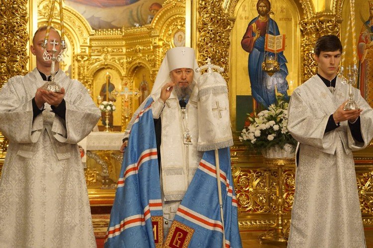 Митрополит Василий проводит Рождественскую литургию