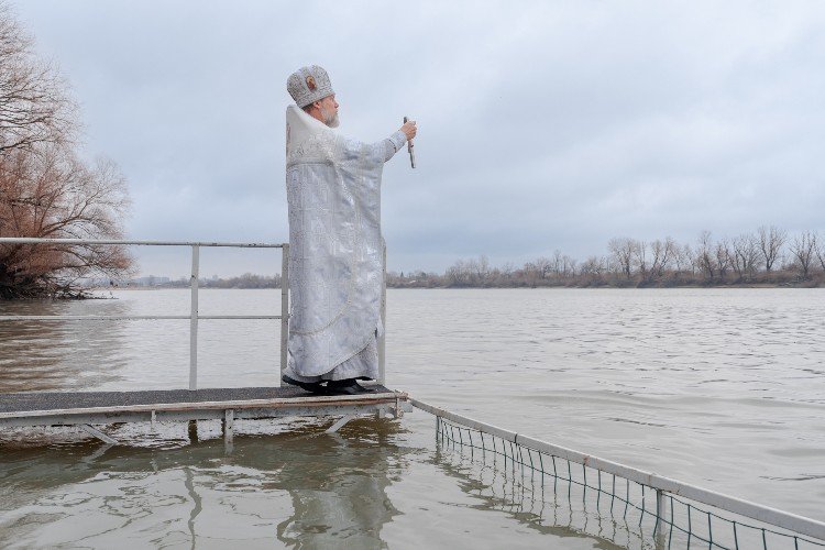 Крещение в Краснодаре 2026: где окунаться в купель