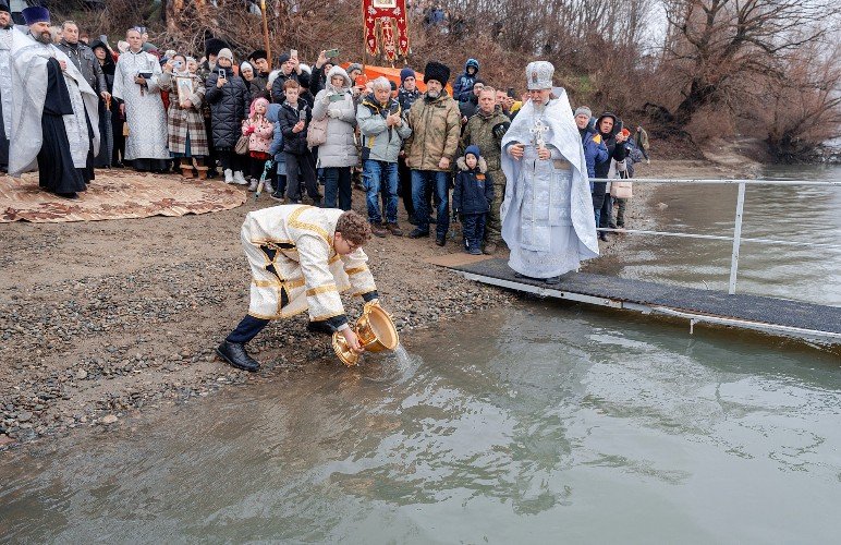 освещение воды на Крещение