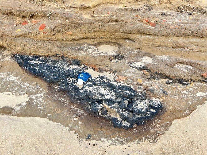 Мазут на берегу