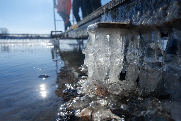сосульки висят