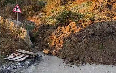 Сель сошёл на дорогу