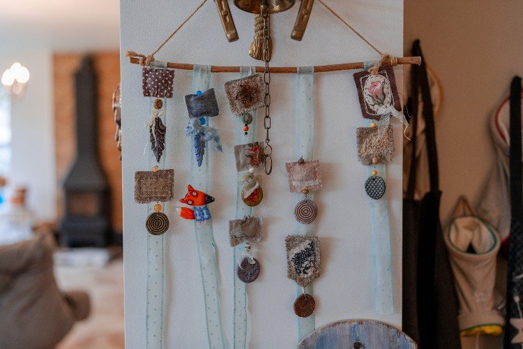 обереги висят