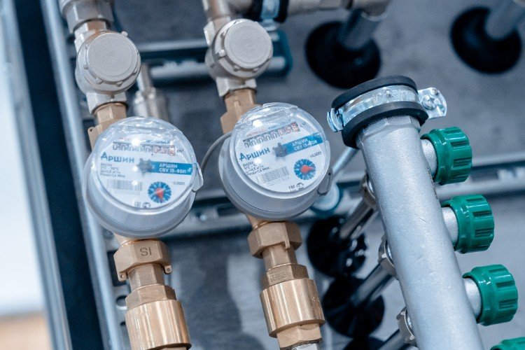 счетчики стоят на трубах