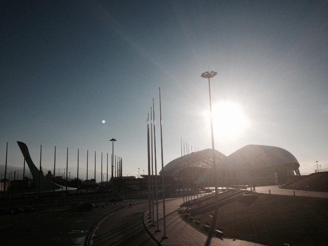 ПВО сбивали дроны около стадиона «Фишт». Матч «Сочи» — «Спартак» перенесли