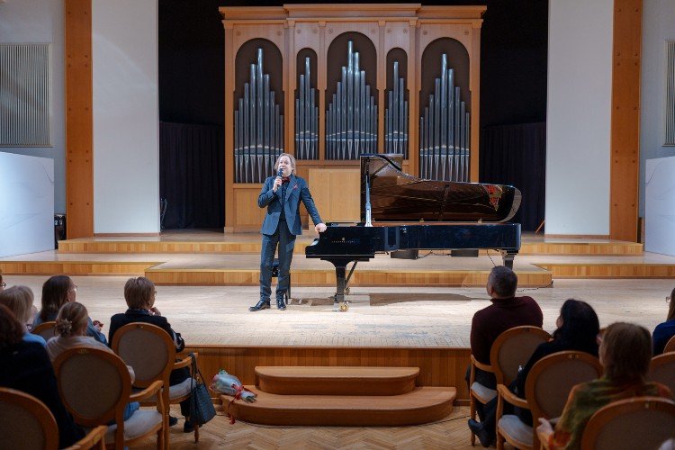 Виртуоз Пётр Лаул познакомил краснодарцев с историей вальса