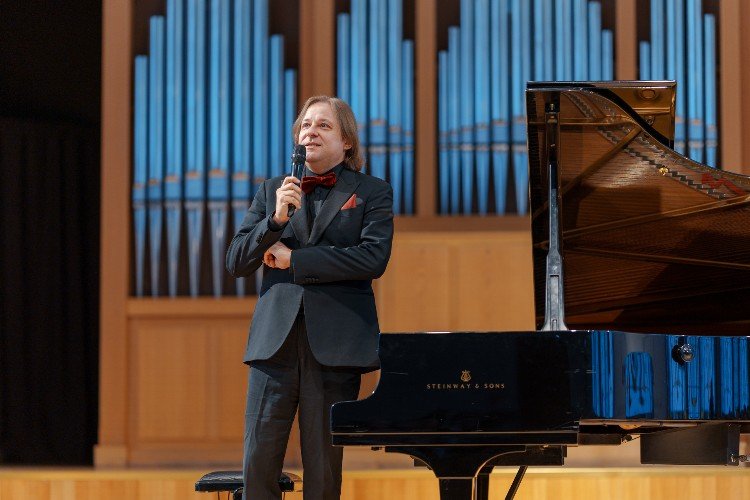 Виртуоз Пётр Лаул познакомил краснодарцев с историей вальса