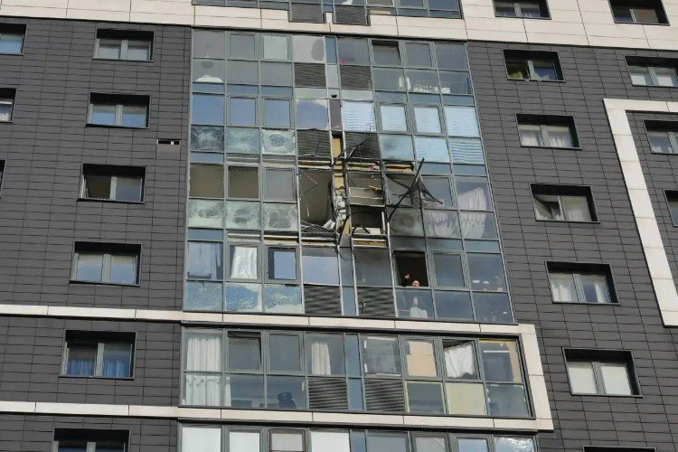 разбитые балконы в доме Новороссийска