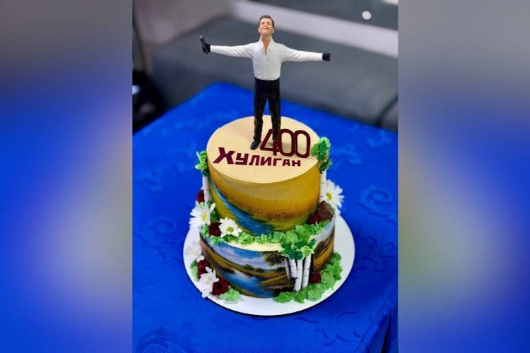 «Кубань такая щедрая»: актер Сергей Безруков отметил юбилейный спектакль в Краснодаре