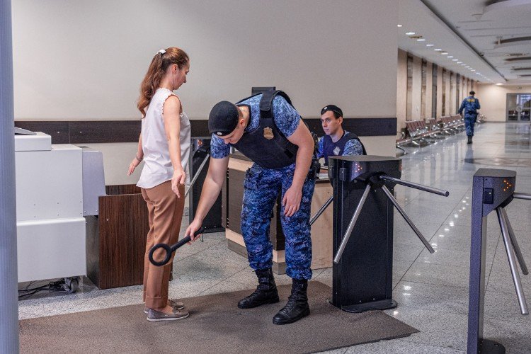 Охранник на проходной