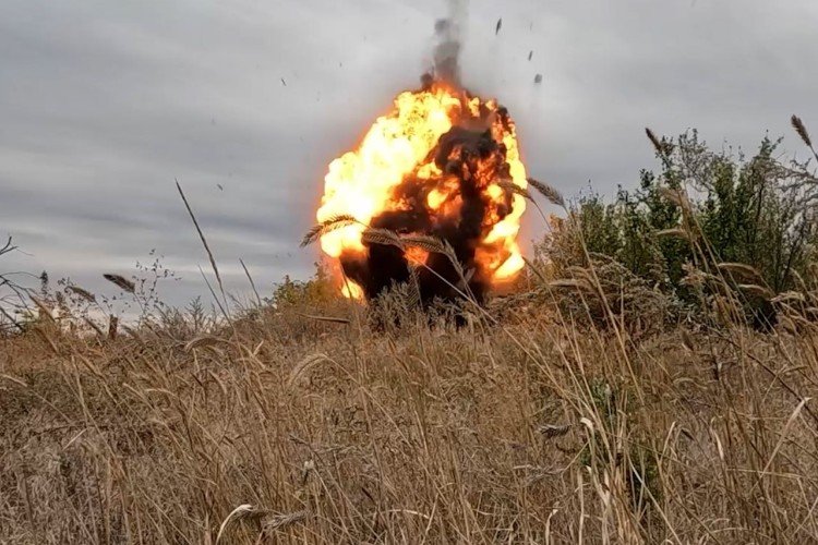 врыв в поле