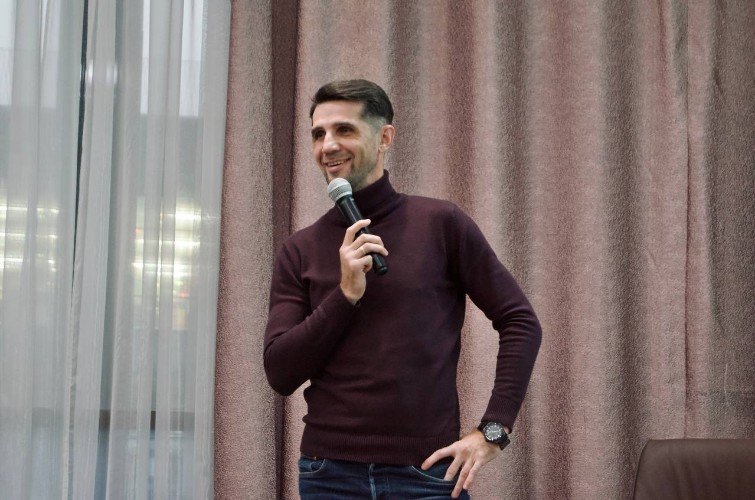 Дмитрий Новах