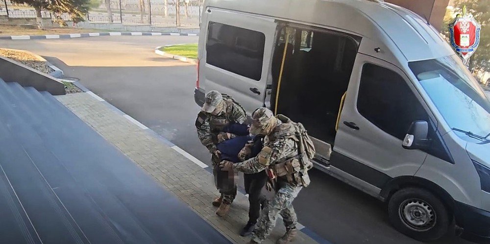 Силовики ведут задерженного