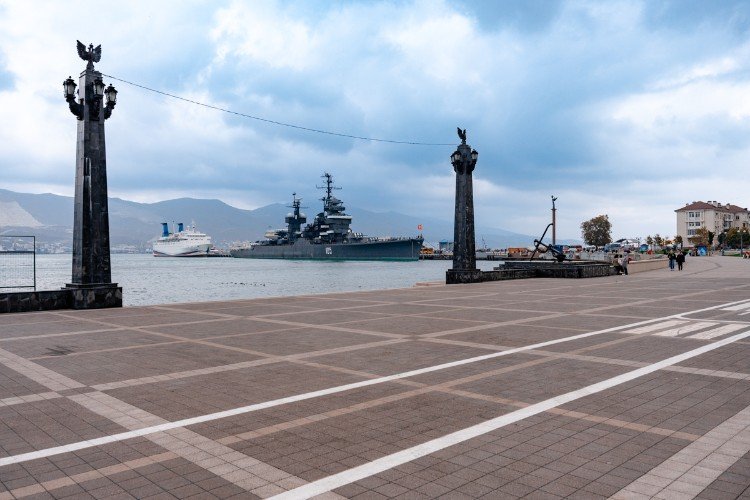 Залпы орудий прогремят в Новороссийске ночью 28 марта