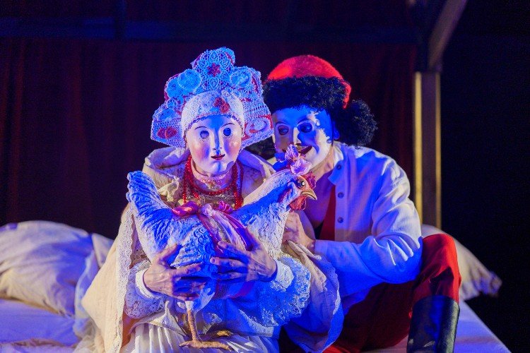 Катерина Измайлова и Сергей общаются