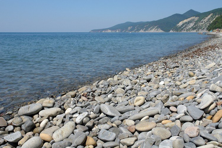 Последствия ночной атаки на побережье Кубани: обломки БПЛА вызвали пожары