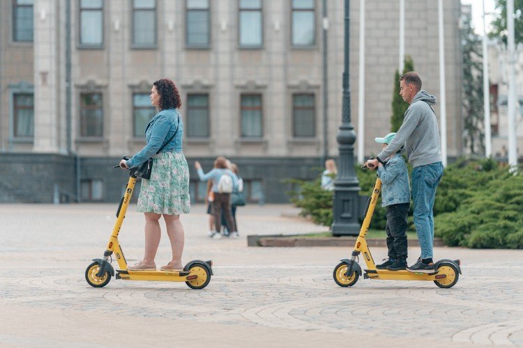 Электросамокатов на улицах Краснодара стало больше: напоминаем про запреты для них