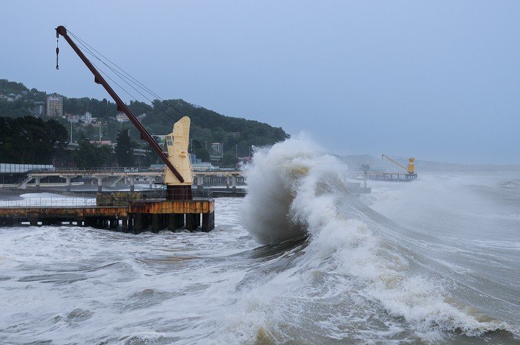 Сильные осадки, шторм и лавины накроют Сочи 9 апреля