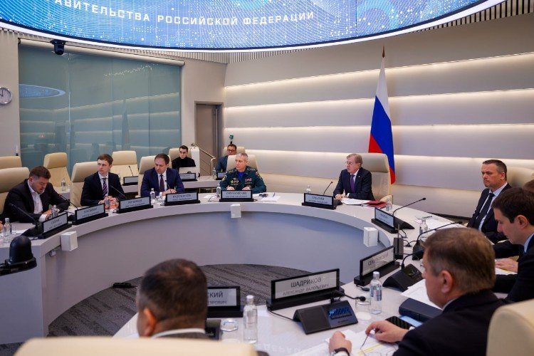 Савельев проводит совещание профильной комиссии