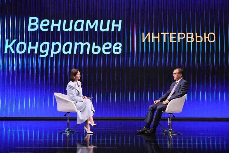 Вениамин Кондратьев дает интервью