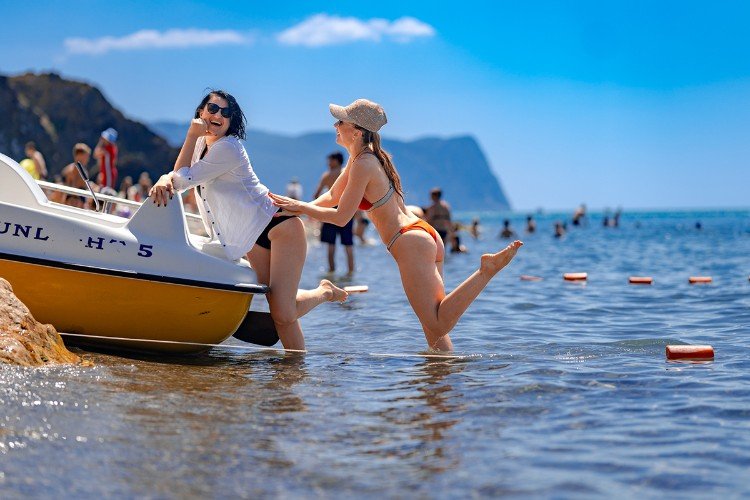 Девушки на море