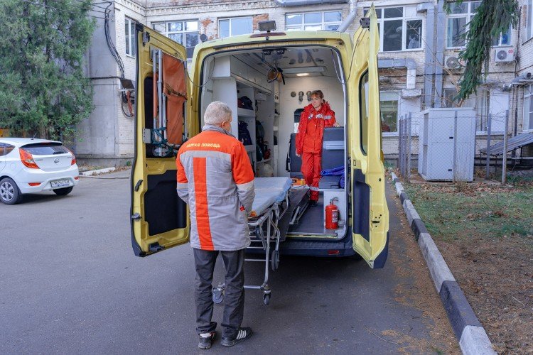 Скорая помощь прибыла на помощь