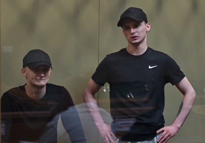 Молодые диверсанты во время вынесения приговора