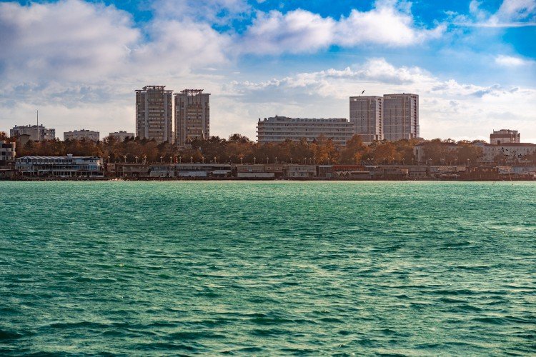 Туристов унесло в открытое море у берегов Анапы