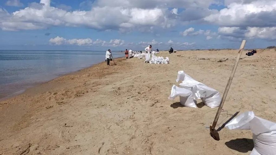 Пески с мазутом на пляжах