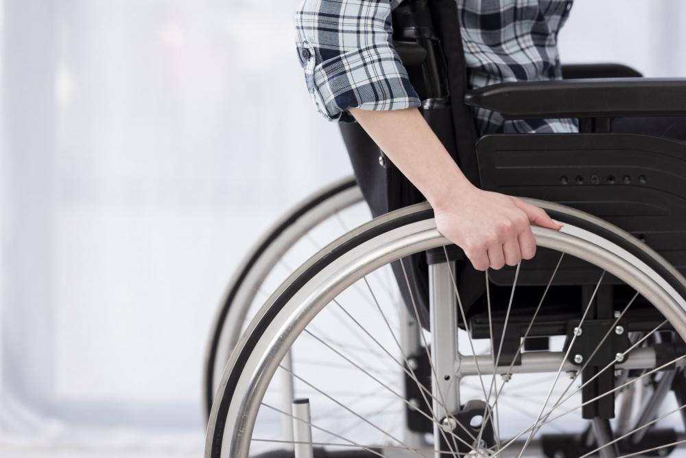 Ученые изобрели инвалидную коляску, управляемую силой мысли