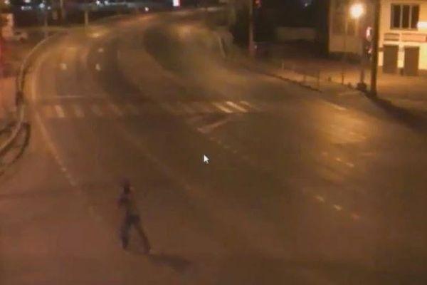 Опубликованы кадры с места расстрела камер видеонаблюдения в Краснодаре