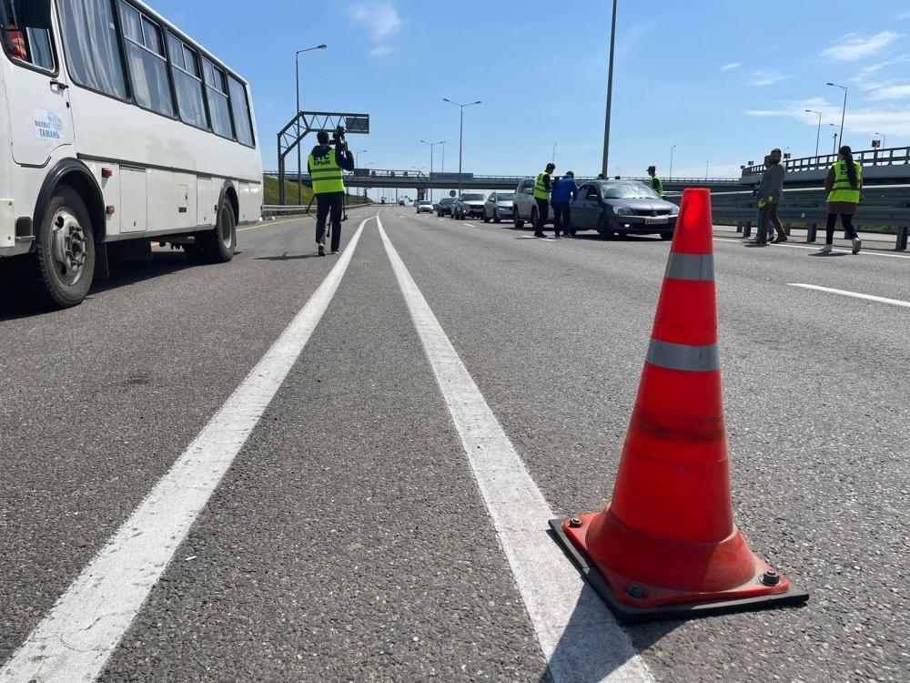 Движение по Крымскому мосту временно приостановлено