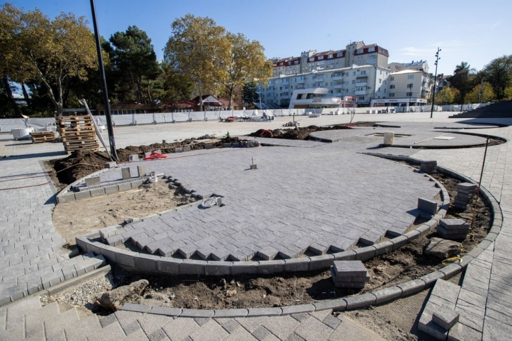 Обновление Театральной площади завершается в Анапе 
