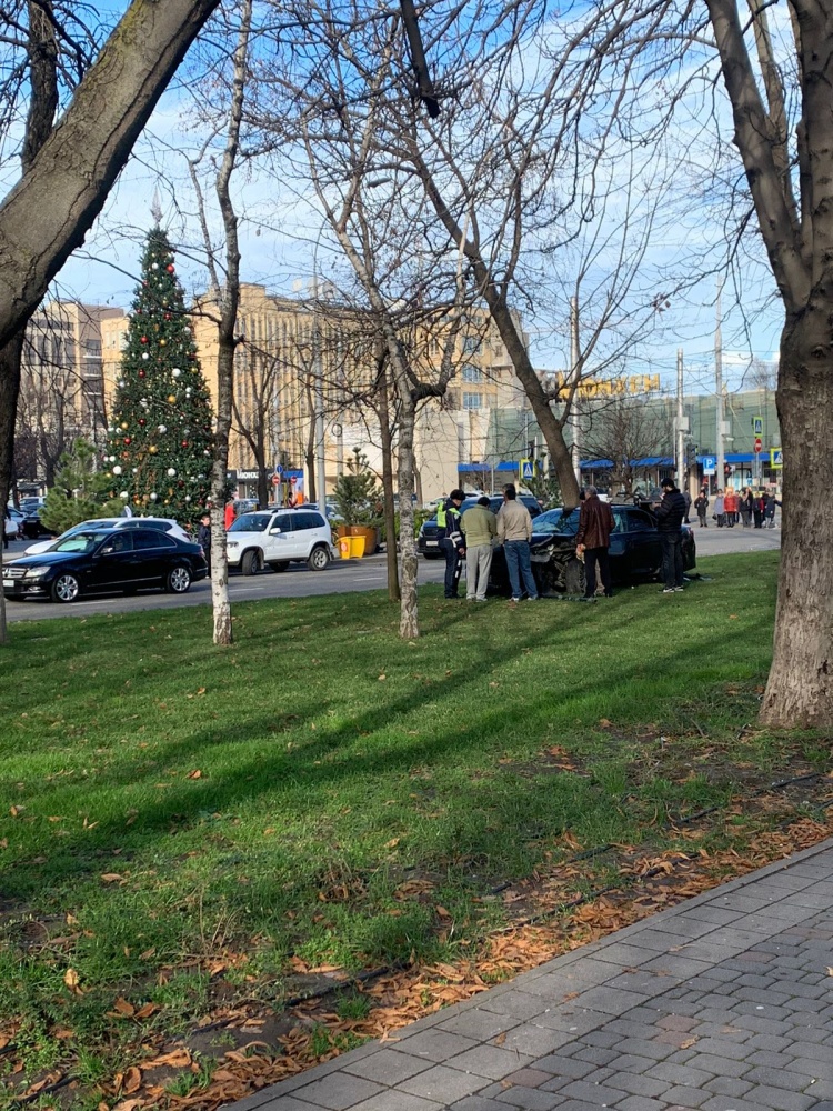 В центре Краснодара произошло серьезное ДТП с тремя пострадавшими