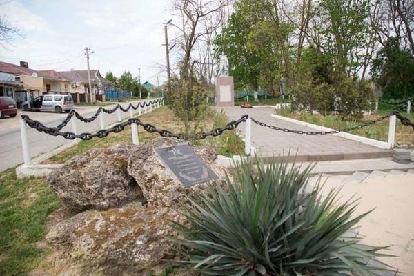 Благоустройство памятников к Дню Победы в Анапе подходит к концу