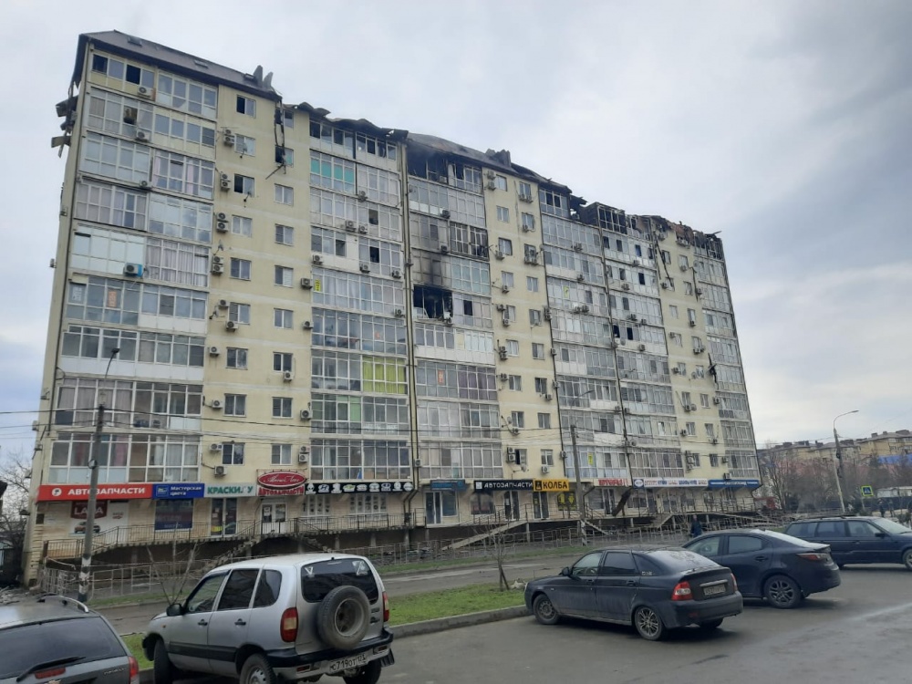 Жильцам горевшей в Анапе многоэтажки восстанавливают документы 